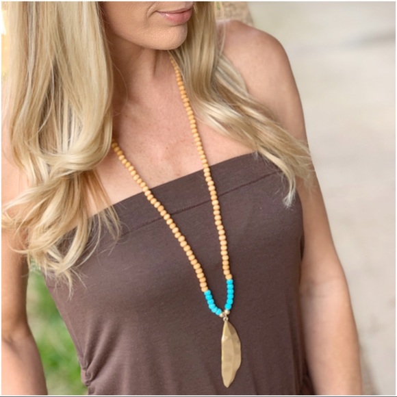 ✨LAST ONE✨Turquoise beaded Gold Feather Necklace - Picture 2 of 3